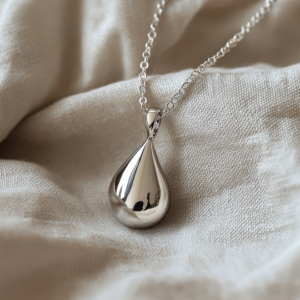 Crystal Pendant Necklace (Silver Minimal)